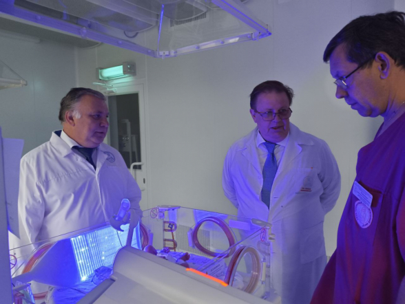 Главный неонатолог Минздрава России Дмитрий Иванов отметил успехи коллег из Челябинской области в снижении младенческой смертности 5