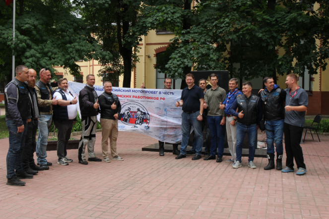 Мотопробег в честь медиков финишировал в Педиатрическом университете