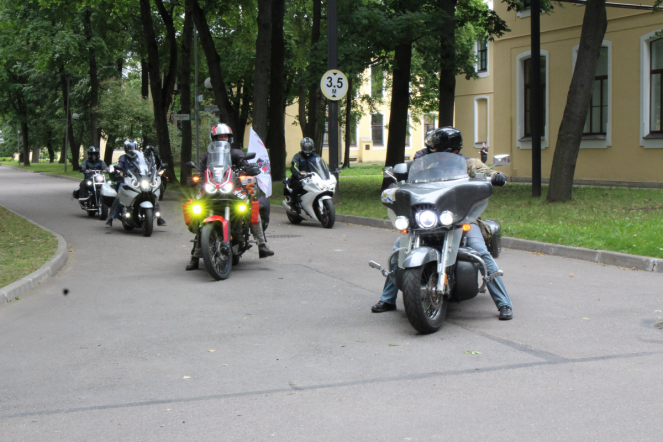 Мотопробег в честь медиков финишировал в Педиатрическом университете 3