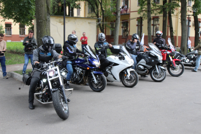 Мотопробег в честь медиков финишировал в Педиатрическом университете 4