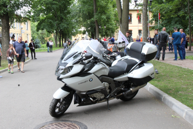 Мотопробег в честь медиков финишировал в Педиатрическом университете 10