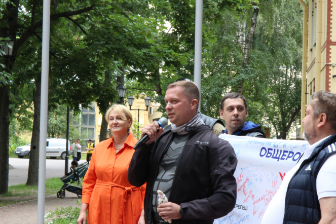 Мотопробег в честь медиков финишировал в Педиатрическом университете 15