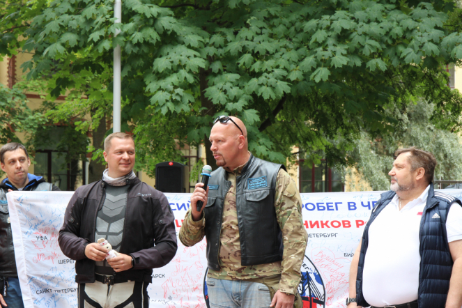 Мотопробег в честь медиков финишировал в Педиатрическом университете 19