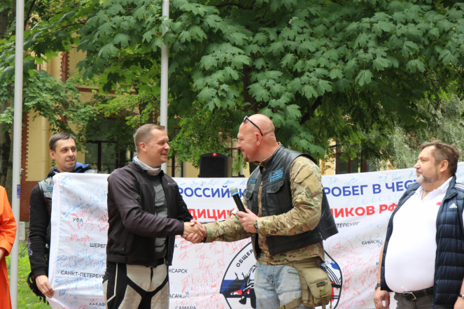 Мотопробег в честь медиков финишировал в Педиатрическом университете 20