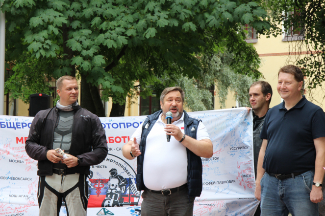 Мотопробег в честь медиков финишировал в Педиатрическом университете 21