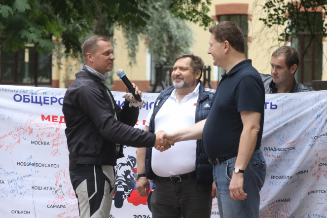 Мотопробег в честь медиков финишировал в Педиатрическом университете 36