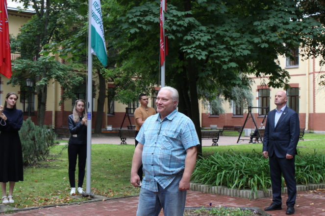 В День флага России в Педиатрическом университете прошёл торжественный митинг 2