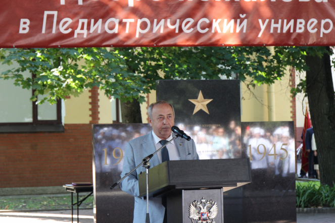 В Педиатрическом университете состоялась торжественная церемония посвящения в студенты 8