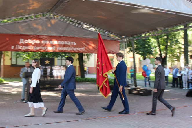 В Педиатрическом университете состоялась торжественная церемония посвящения в студенты 10