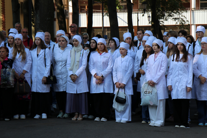 В Педиатрическом университете состоялась торжественная церемония посвящения в студенты 13