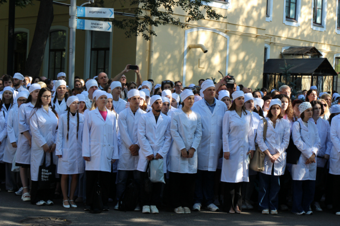 В Педиатрическом университете состоялась торжественная церемония посвящения в студенты 17