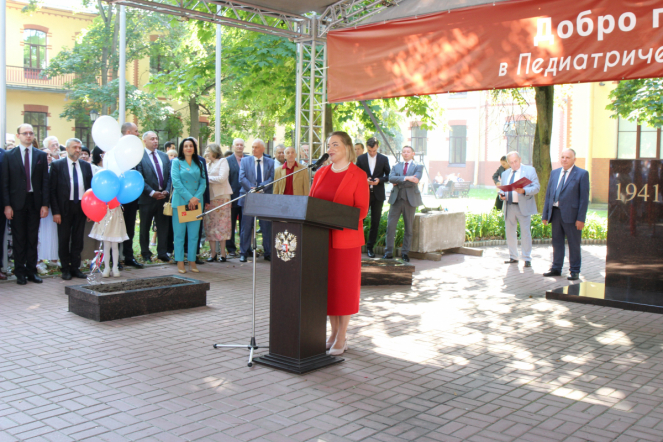 В Педиатрическом университете состоялась торжественная церемония посвящения в студенты 36