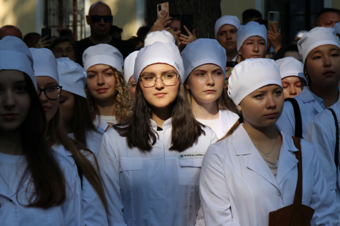 В Педиатрическом университете состоялась торжественная церемония посвящения в студенты 39