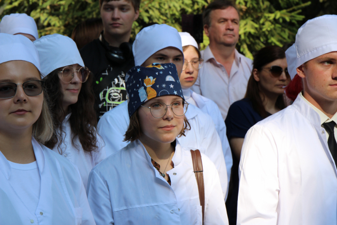 В Педиатрическом университете состоялась торжественная церемония посвящения в студенты 41