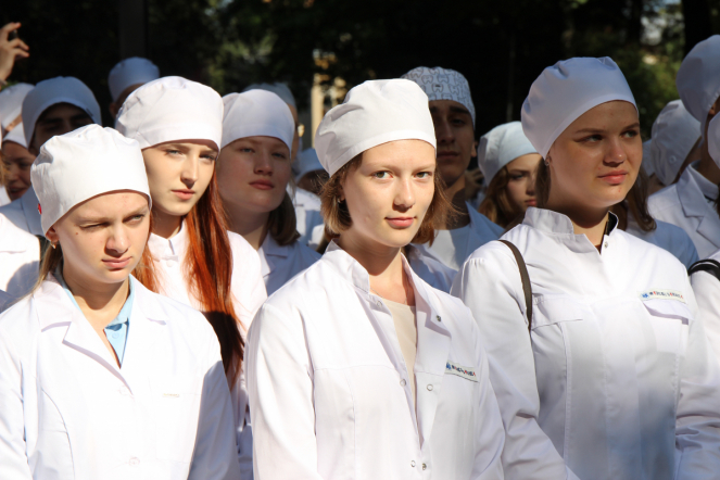 В Педиатрическом университете состоялась торжественная церемония посвящения в студенты 44