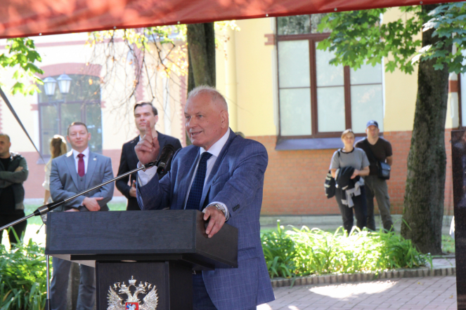 В Педиатрическом университете состоялась торжественная церемония посвящения в студенты 56