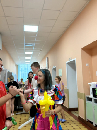 Пациентов клиники Педиатрического университета поздравили с Днём знаний 1