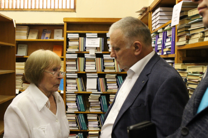 К 100-летию СПбГПМУ: Дмитрий Иванов открыл выставку в библиотеке вуза 9