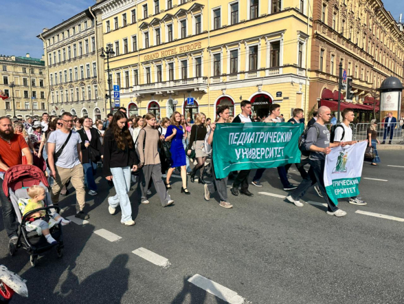 Более 100 студентов и ординаторов Педиатрического университета приняли участие в Крестном ходе в честь Святого благоверного князя Александра Невского 1