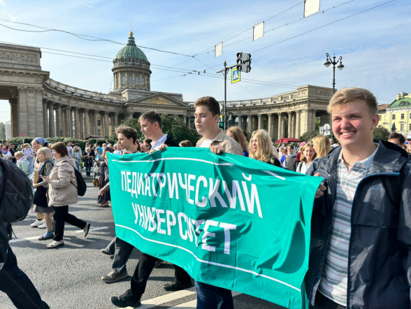 Более 100 студентов и ординаторов Педиатрического университета приняли участие в Крестном ходе в честь Святого благоверного князя Александра Невского 10