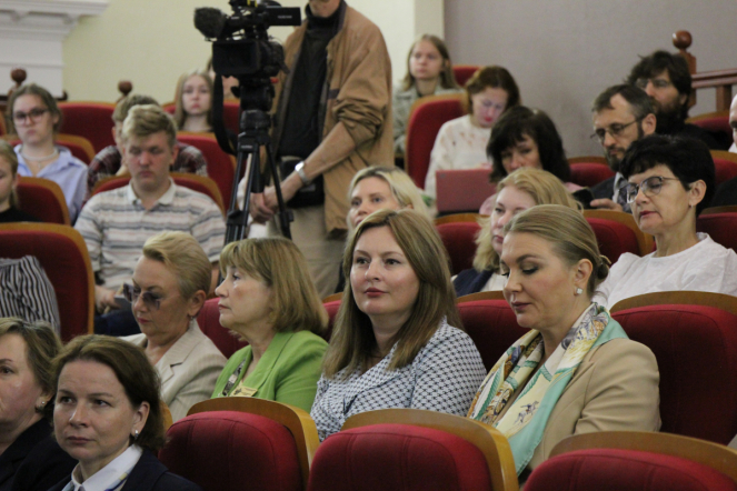 Вопросы демографии обсудили в Педиатрическом университете в рамках Третьего Женского форума 17