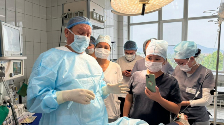 Профессор Педиатрического университета провел мастер-класс в Кызыле