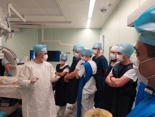 Заведующий кафедрой общей хирургии с курсом эндоскопии Педиатрического университета провел мастер-класс в Мариинской больнице 5