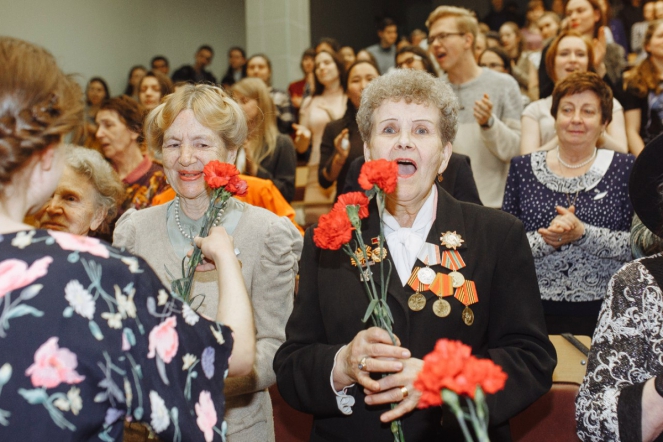 Ветераны ВОВ посетили праздничный концерт в Педиатрическом университете 3