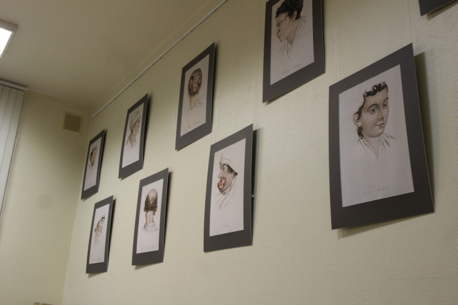 На кафедре дерматовенерологии открыли галерею акварелей середины XIX века