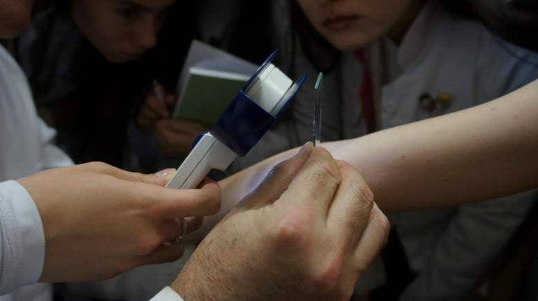 На кафедре дерматовенерологии открыли галерею акварелей середины XIX века 2