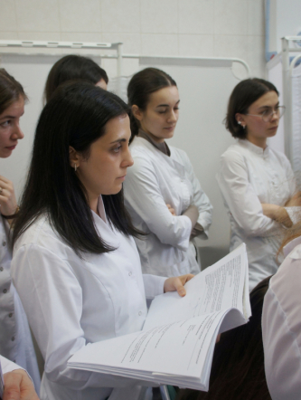 На кафедре дерматовенерологии открыли галерею акварелей середины XIX века 18