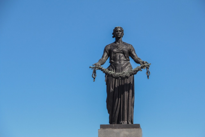 Студенты СПбГПМУ приняли участие в траурной церемонии на Пискаревском кладбище