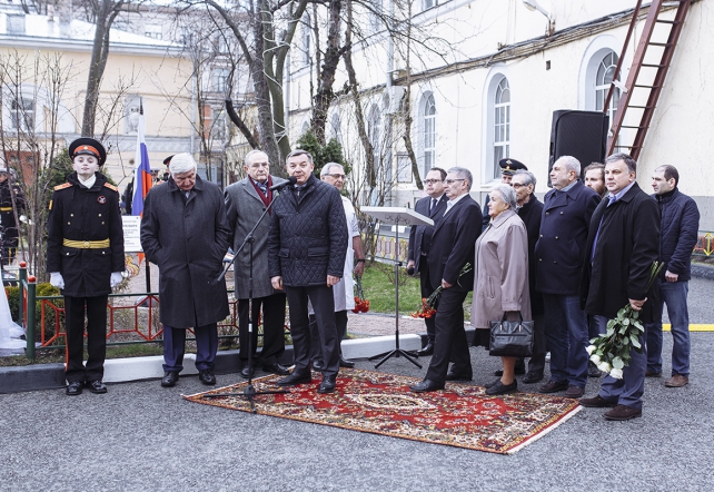 В Петербурге открыли памятник профессору СПбГПМУ Гирею Алиевичу Баирову 1