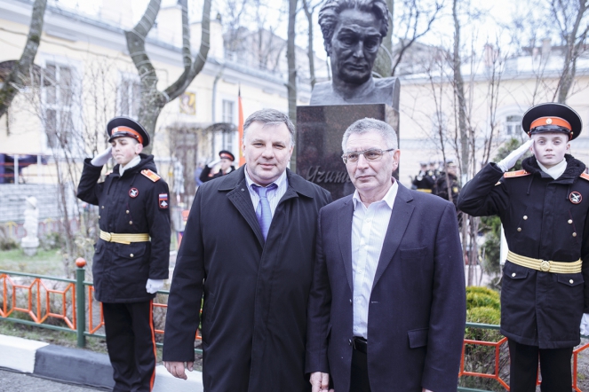 В Петербурге открыли памятник профессору СПбГПМУ Гирею Алиевичу Баирову