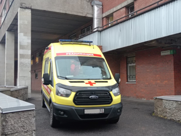 В отделении анестезиологии-реанимации Педиатрического университет из Великого Новгорода санитарным транспортом доставили 8-летнего мальчика