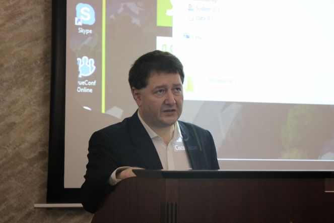 в Педиатрическом университете состоялась встреча с поэтом, автором книги «Сыновья уходят в вечность…» Романом Третьяковым и автором книг о боевых действиях в Чечне Раяном Фарукшиным. 2