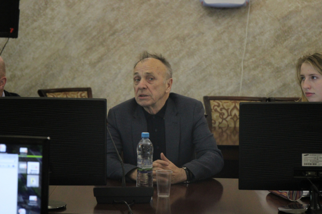 в Педиатрическом университете состоялась встреча с поэтом, автором книги «Сыновья уходят в вечность…» Романом Третьяковым и автором книг о боевых действиях в Чечне Раяном Фарукшиным. 3