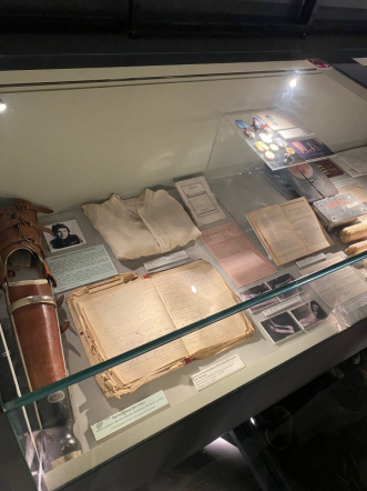 Участники студенческого научного общества кафедры фармакологии Педиатрического университета посетили Государственный мемориальный музей обороны и блокады Ленинграда 3