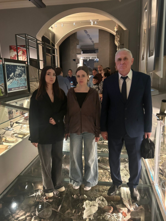 Участники студенческого научного общества кафедры фармакологии Педиатрического университета посетили Государственный мемориальный музей обороны и блокады Ленинграда 5