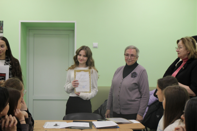 На кафедре иностранных языков Педиатрического университета наградили победителей конкурса переводов 1