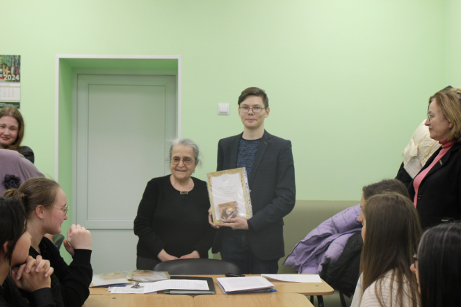 На кафедре иностранных языков Педиатрического университета наградили победителей конкурса переводов 2