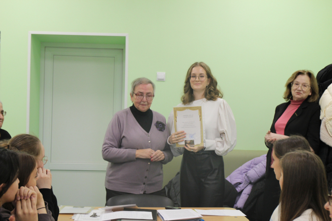 На кафедре иностранных языков Педиатрического университета наградили победителей конкурса переводов 12