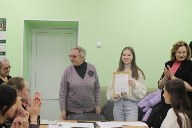 На кафедре иностранных языков Педиатрического университета наградили победителей конкурса переводов 13