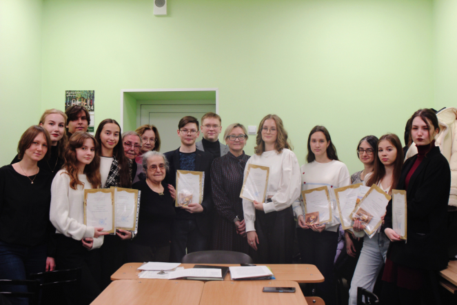 На кафедре иностранных языков Педиатрического университета наградили победителей конкурса переводов 14