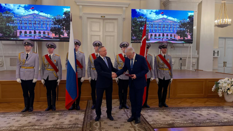 Губернатор Санкт-Петербурга вручил врачам Педиатрического университета государственные награды 5