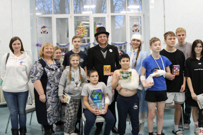 Пациентов клиники Педиатрического университета поздравили с Новым годом и Рождеством