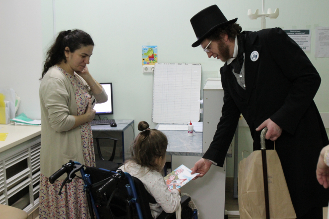 Пациентов клиники Педиатрического университета поздравили с Новым годом и Рождеством 12