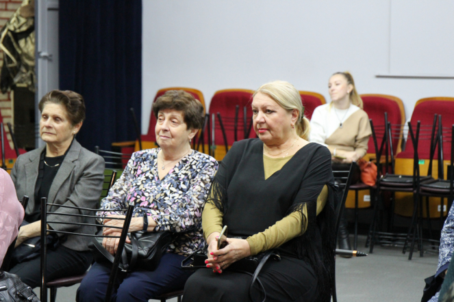 В студенческом клубе «Гиппократ» поздравили заслуженных сотрудников, которые проработали в Педиатрическом университете более 30 лет 3