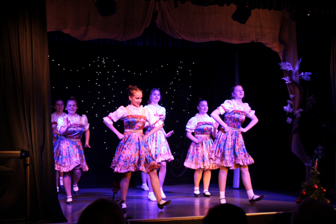 В студенческом клубе «Гиппократ» поздравили заслуженных сотрудников, которые проработали в Педиатрическом университете более 30 лет 14