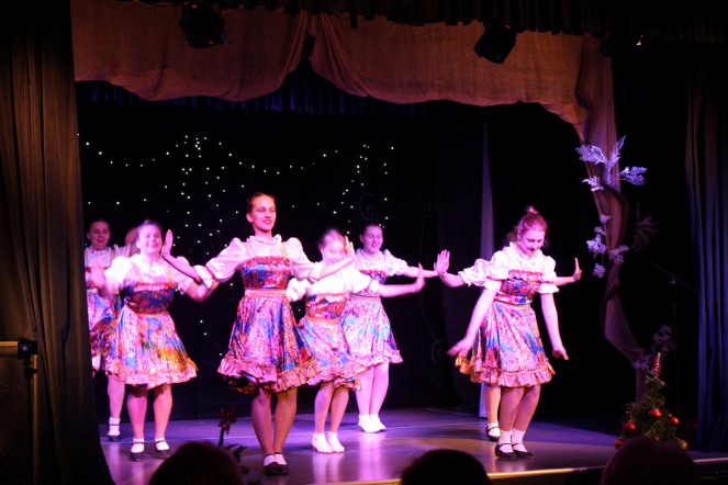 В студенческом клубе «Гиппократ» поздравили заслуженных сотрудников, которые проработали в Педиатрическом университете более 30 лет 15